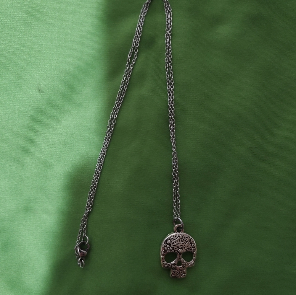 4/$20 Skull Necklace